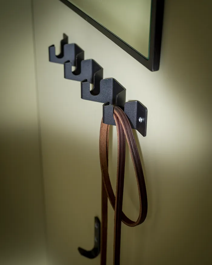 Point quadruple hook