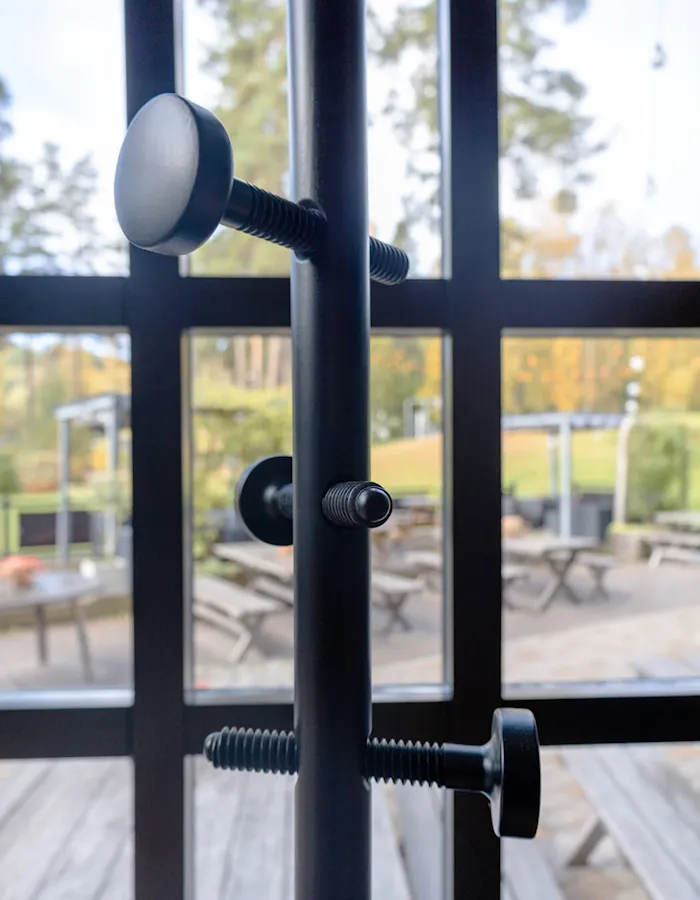 Skruvad coat stand