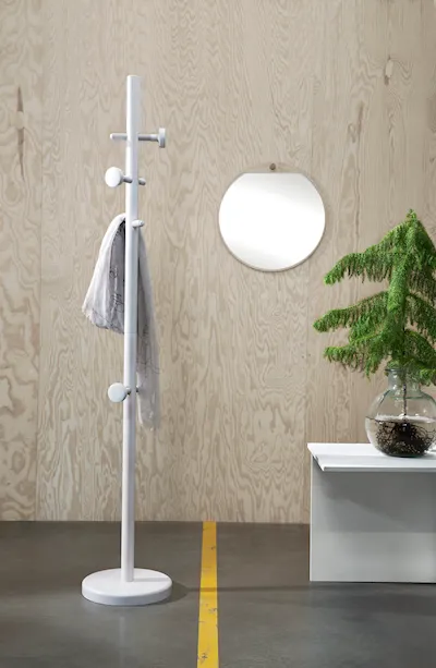 Skruvad coat stand.jpg